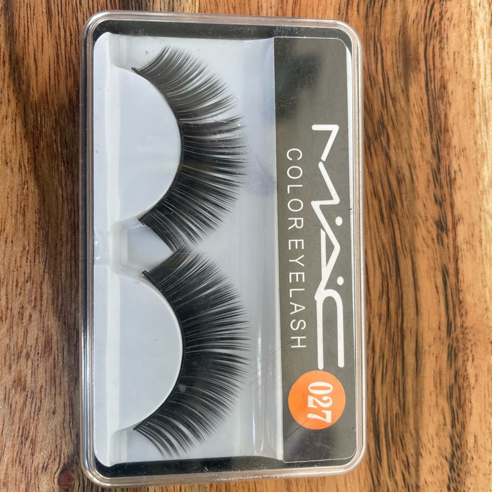 Brand new Mac eyelashes you can’t miss - Picture 1 of 4